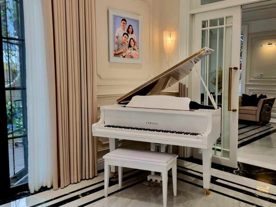 Cận cảnh YAMAHA GB1K Trắng Camay tại Piano House
